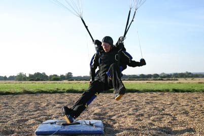 Pete Sizer getting a dead centre on the disc