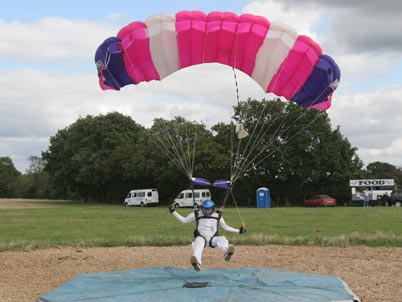 Garry Willard landing on the pad during the lac meet 2007